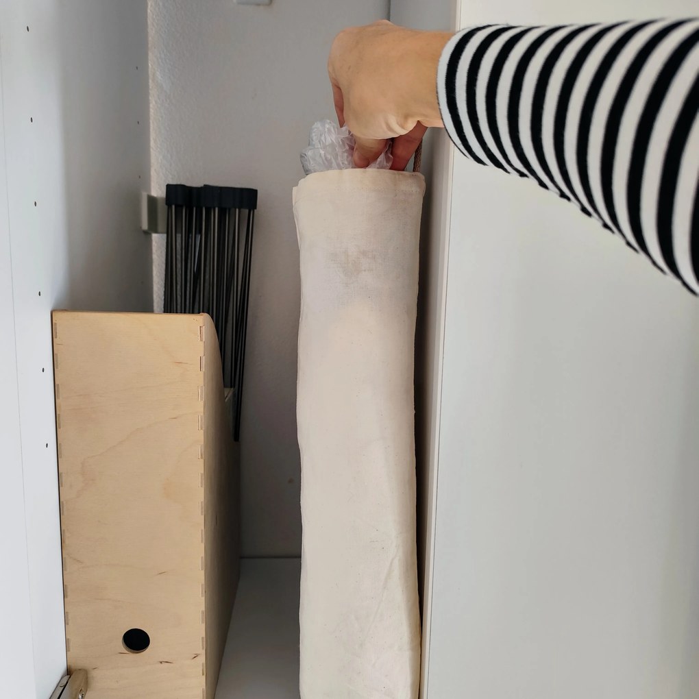 Vrecúško - organizér na plastové vrecká, režné s bodkou