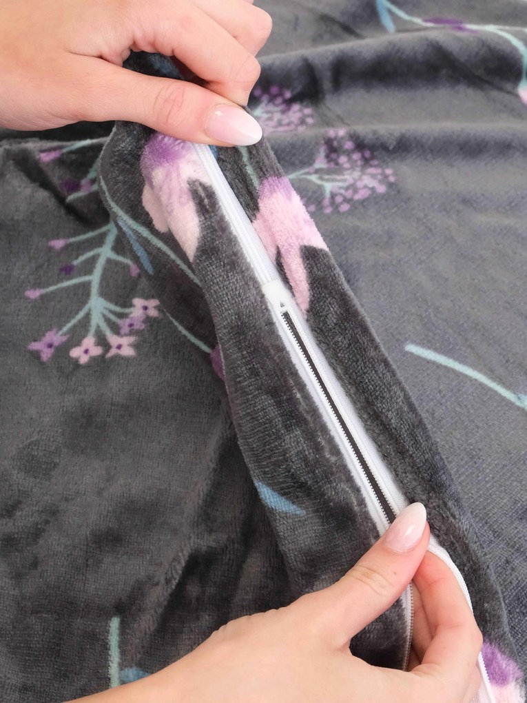 Obliečka na vankúš mikroplyš Exclusive 50 × 70 cm - Vlčie maky tmavo šedé