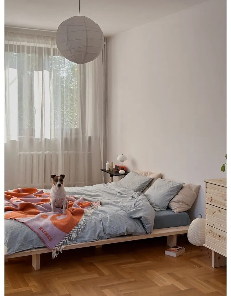 Dvojlôžková posteľ z borovicového dreva s roštom 140x200 cm Japan – Karup Design