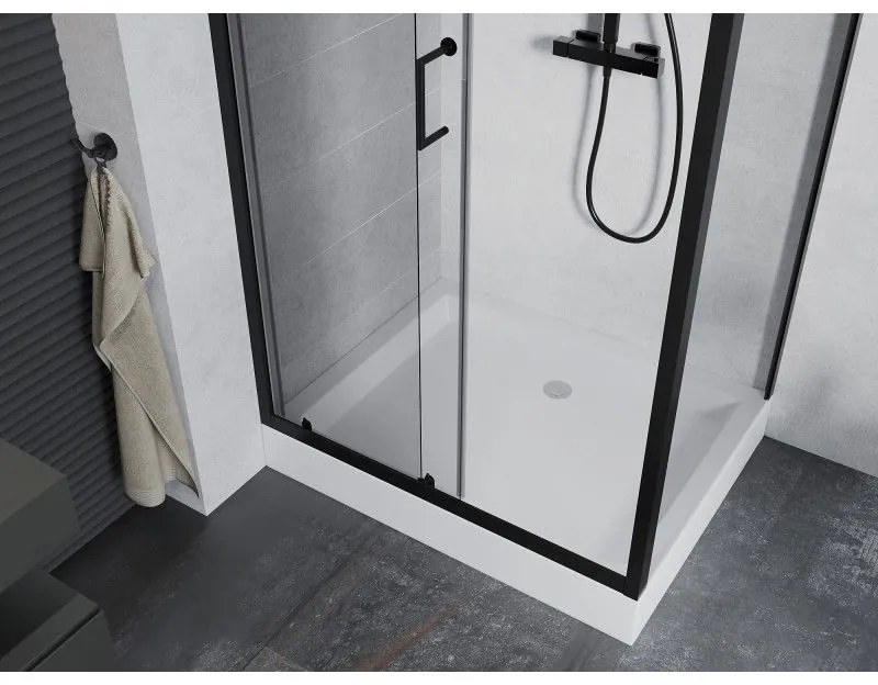 Mexen Apia, sprchový kút s posuvnými dverami 120 (dvere) x 90 (stena) cm, 6mm číre sklo, čierny profil + biela sprchová vanička RIO, 840-120-090-70-00-4510