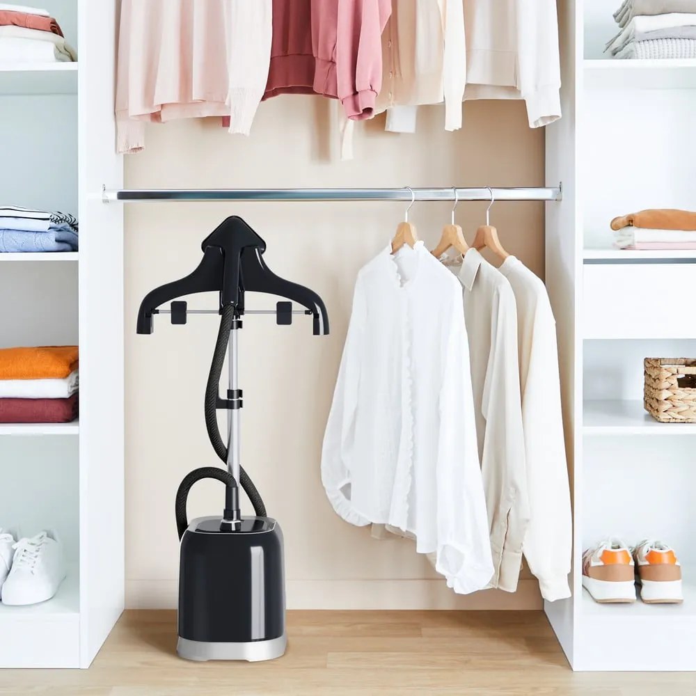 Čierny naparovač odevov Pro Style IT3480 – Tefal