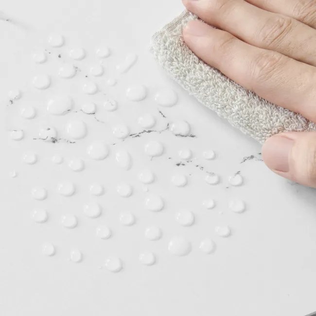 Stojan na kvety so šiestimi policami - mramor / zlaté nohy