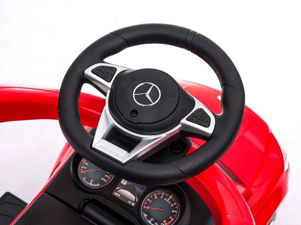 Odrážadlo Mercedes v červenej farbe s rukoväťou