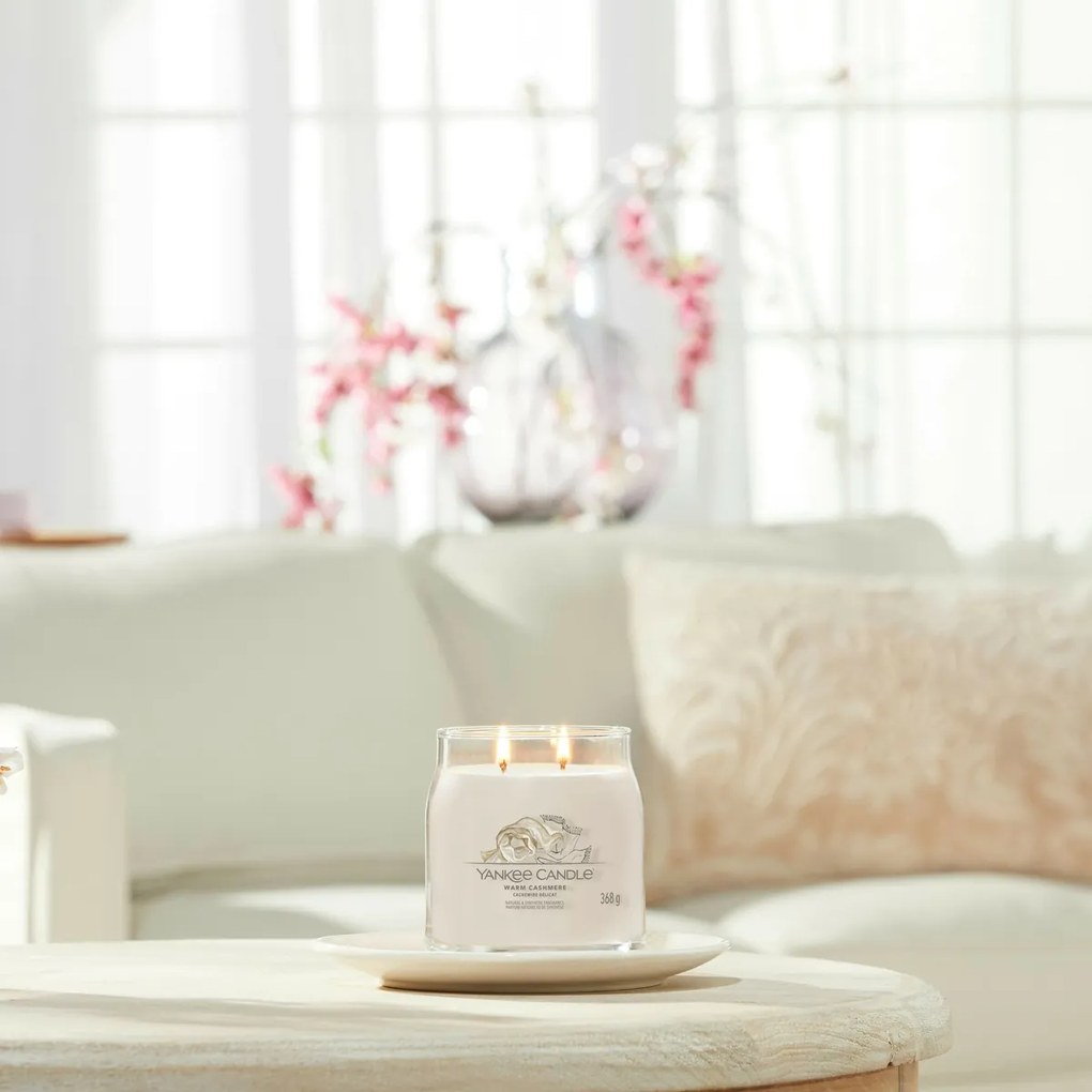 Yankee Candle vonná sviečka Signature v skle stredná Warm Cashmere, 368 g, M