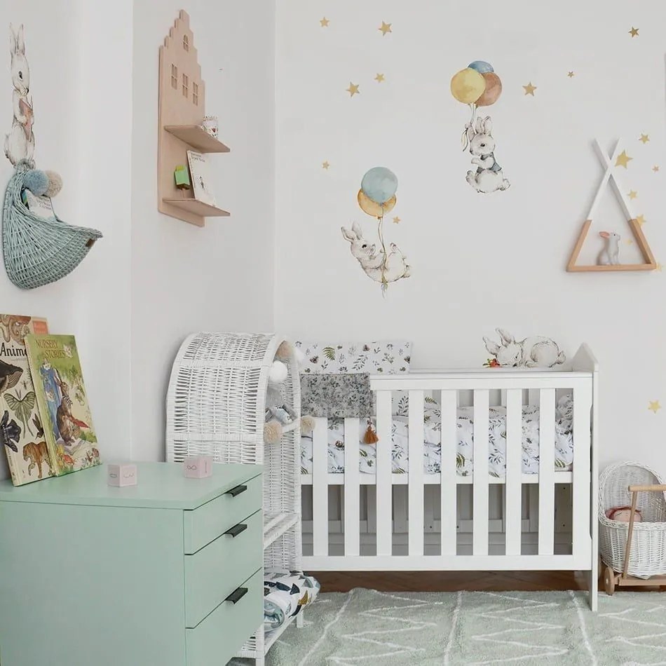 Samolepka do detskej izby sada bielych šťastných králikov v ríši divov