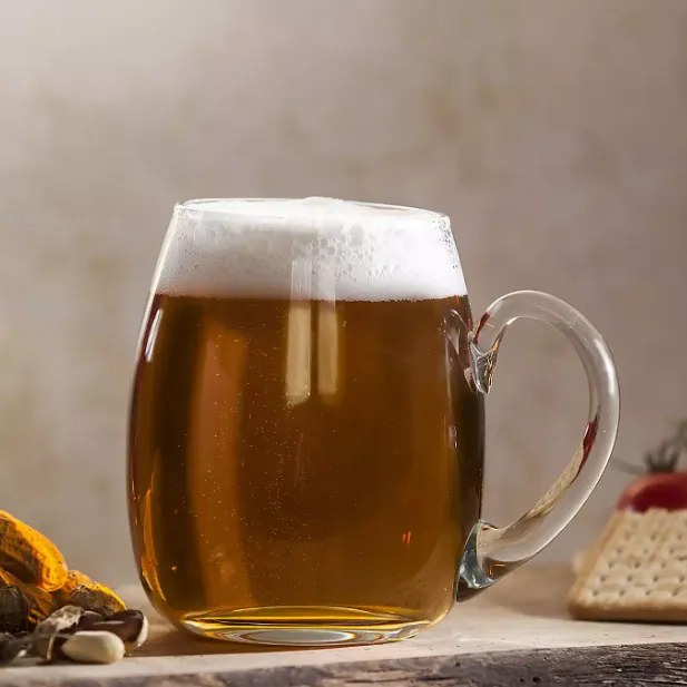 Ručne fúkaný okrúhly polliter na pivo s gravírovaním Chmeľ 500 ml 1KS