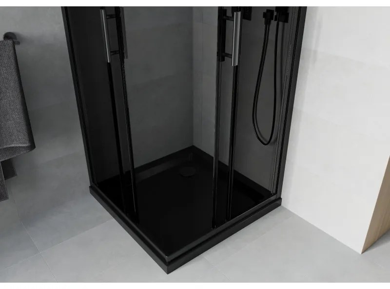 Mexen Rio, štvorcový sprchovací kút s posuvnými dverami 90(dvere) x 90(dvere) x 190 cm, 6mm šedé sklo, čierny profil + čierna sprchová vanička SLIM, 860-090-090-70-40-4070B