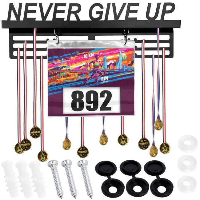 Nástenný vešiak na medaily a štartovacie čísla NEVER GIVE UP čierny