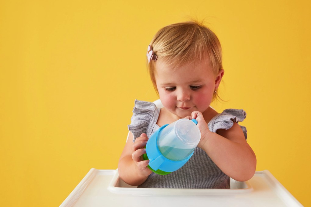 360° netečúci učiaci hrnček 250 ml - modrá/zelená