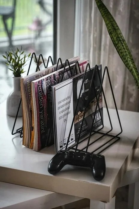 Držiak na časopisy Alvin, čierna