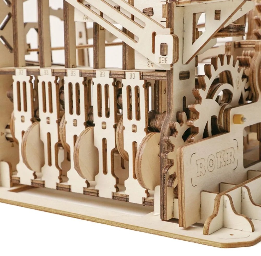 Robotime 3D drevené mechanické puzzle Kuličková dráha Marble Parkour 254 ks