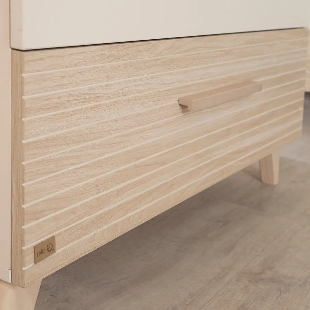 Krémová/v prírodnej farbe detská komoda v dekore duba s prebaľovacím pultom 110x98x75 cm Sidney – Roba