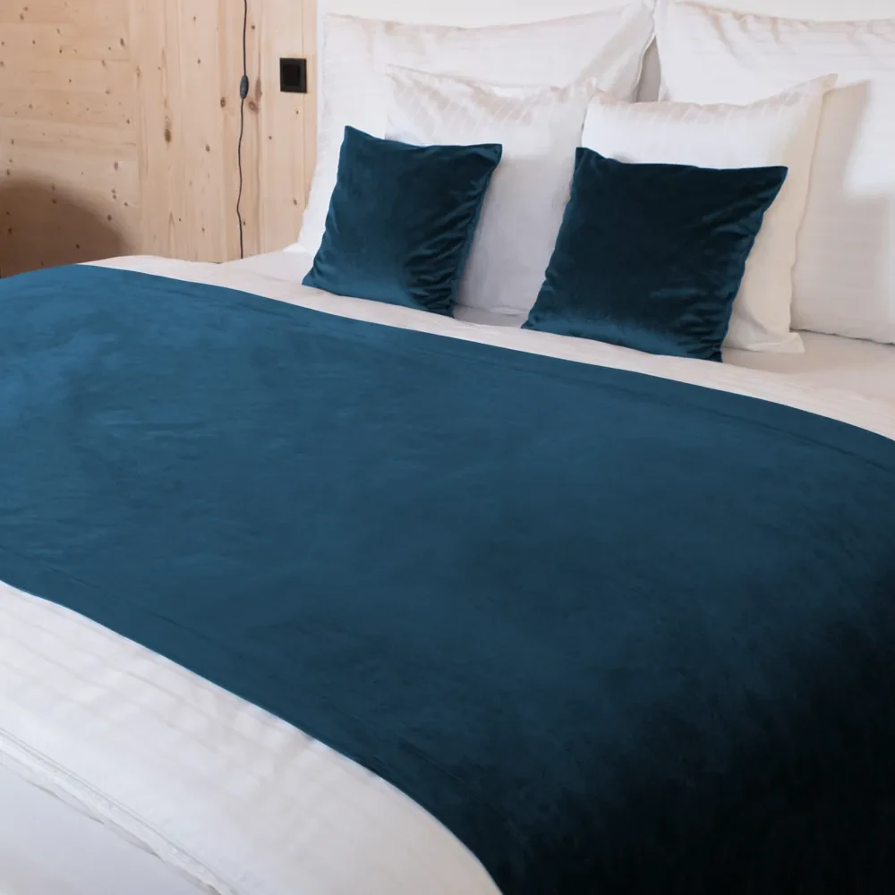 Biante Zamatový prehoz/behúň na posteľ Velvet Prémium SVP-028 Petrolejovo modrý 60x240 cm