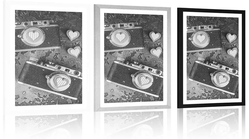 Plagát s paspartou dva retro fotoaparáty v čiernobielom prevedení