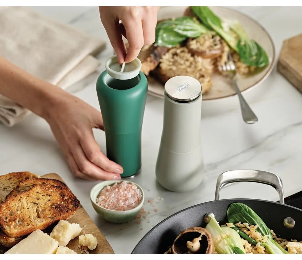 Soľnička a korenička na soľ a korenie Milltop – Joseph Joseph