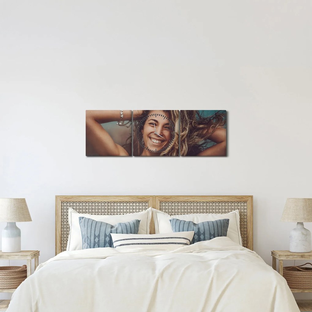 Obraz - Portrét mladej ženy (s hodinami) (90x30 cm)