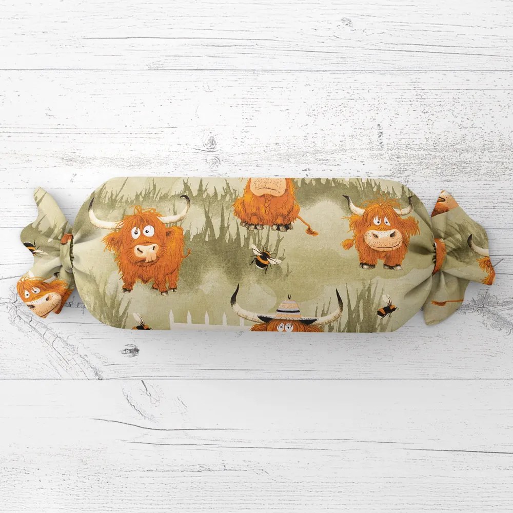 Biante Detský vankúš valec bonbon Sandra SA-612 Býčky na pastve na zelenom 15x80 cm