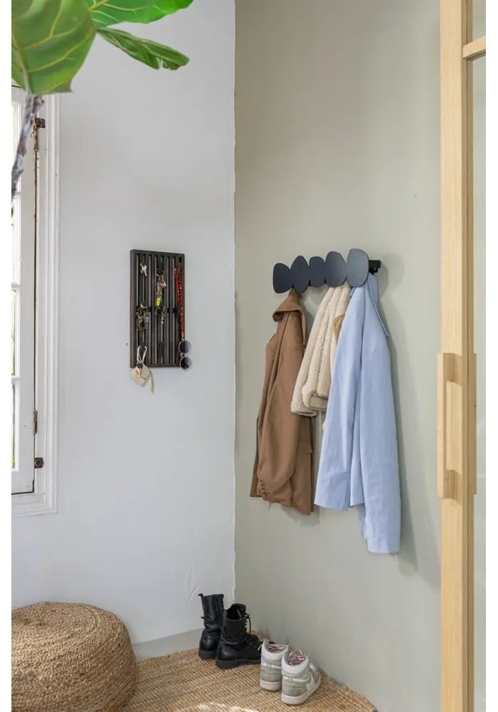 Čierny kovový nástenný vešiak 58 cm Tumulo – Spinder Design