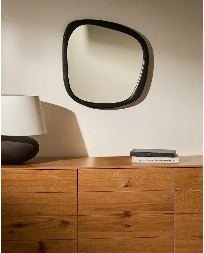 Nástenné zrkadlo s dreveným rámom 45,5x47 cm Alura – Kave Home