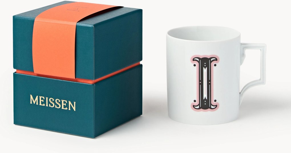 Westwing x MEISSEN, Ručne vyrobený hrnček's ozdobným motívom Initials