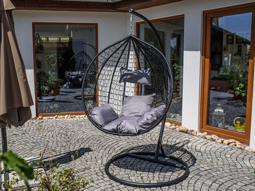 Čierne závesné kreslo KOKON so stojanom