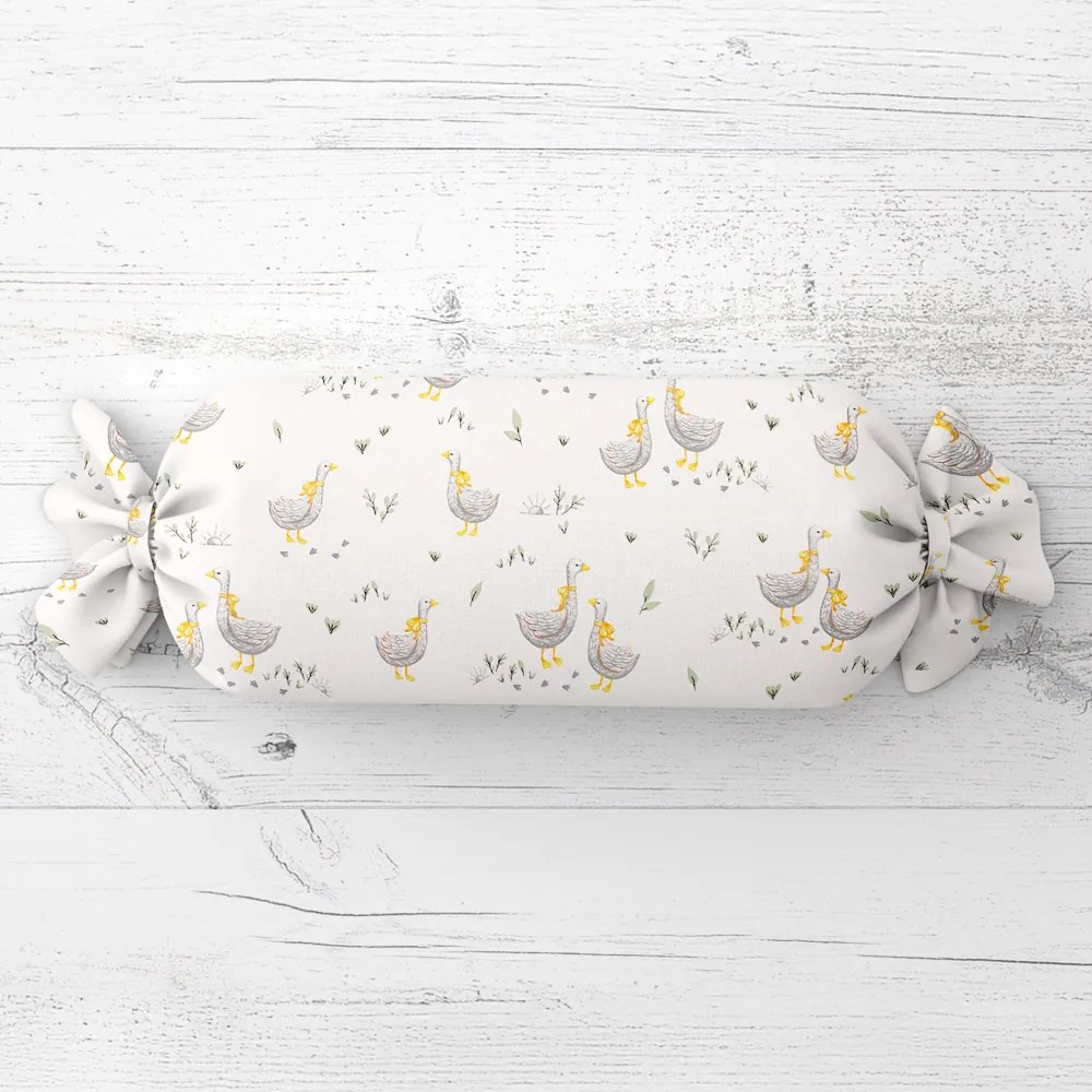 Biante Detský vankúš valec bonbon Sandra SA-585 Sivé husičky na bielom 15x40 cm
