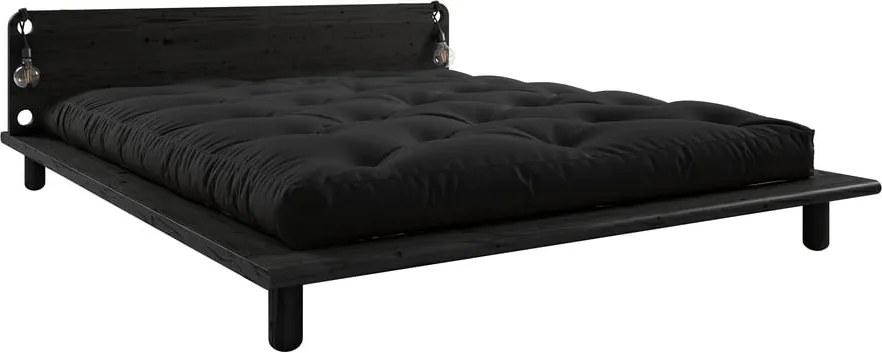 Čierna dvojlôžková posteľ z masívneho dreva s čelom, lampičkami a čiernym matracom Double Latex Karup Design Peek, 180 x 200 cm