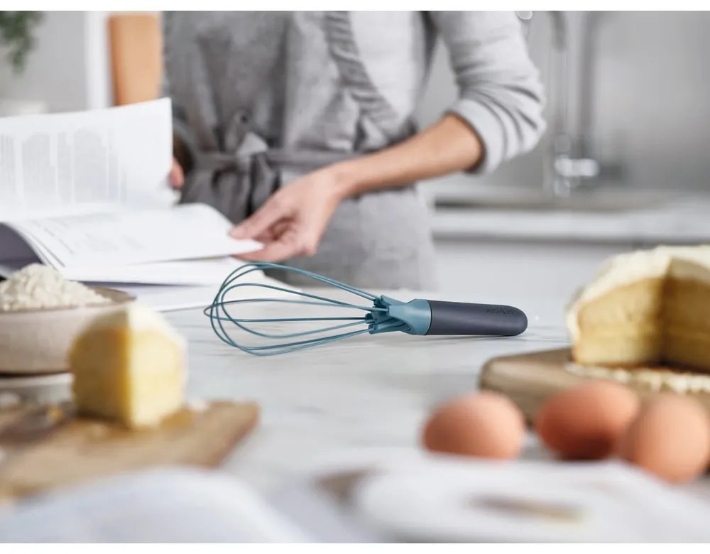 Modrá skladacia metlička Joseph Joseph Twist Whisk Sky