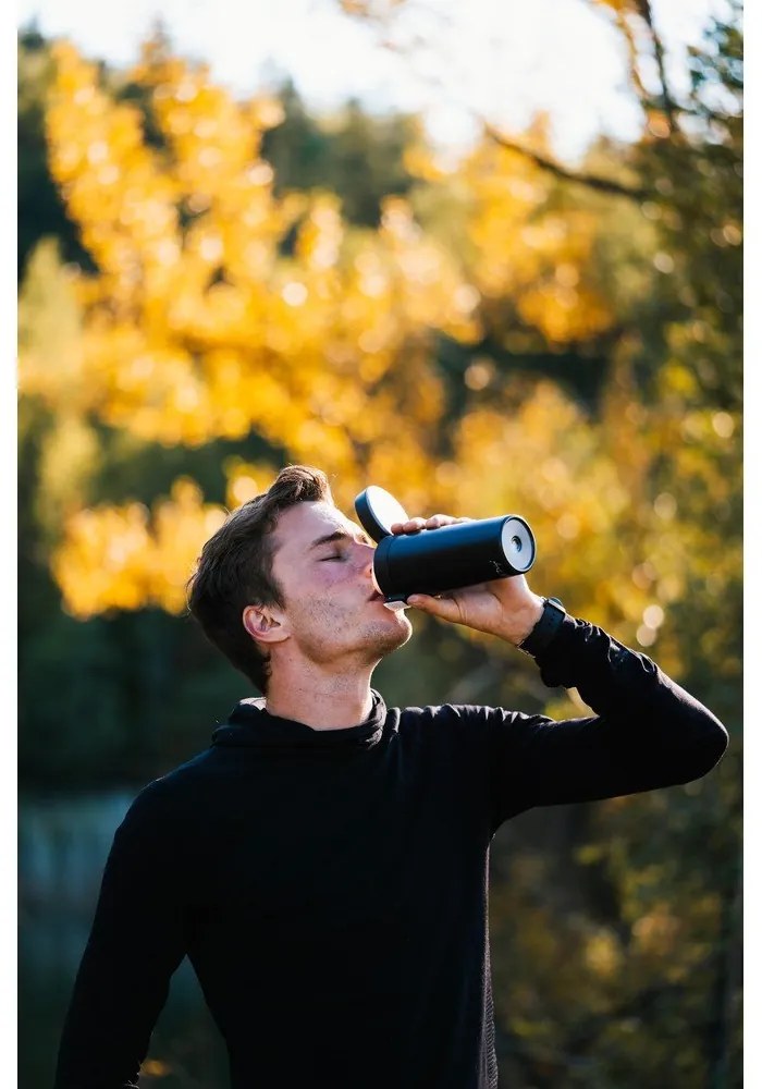 Čierny cestovný termohrnček Vialli Design Fuori, 400 ml