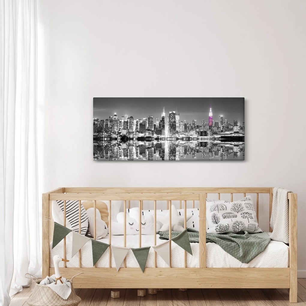 Obrázok - New York a fialový mrakodrap (120x50 cm)