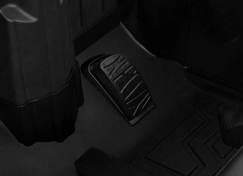 Ramiz Land Rover Defender 110 SVX Concept Čierna