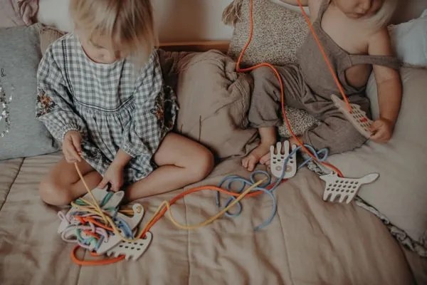 Montessori drevená prepletacia hračka - chobotnička