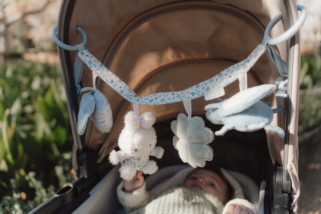 Reťaz na kočík králiček Miffy Lucky Leaves