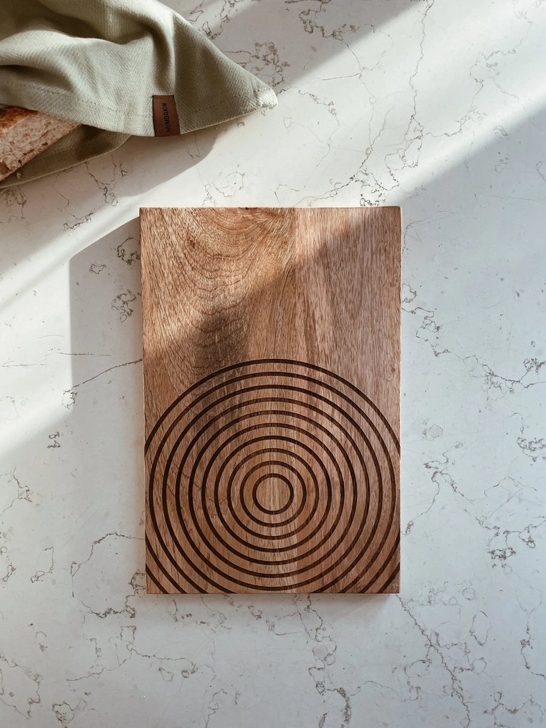 Doštička na krájanie a servírovanie Humdakin z mangového dreva 15 x 30 cm