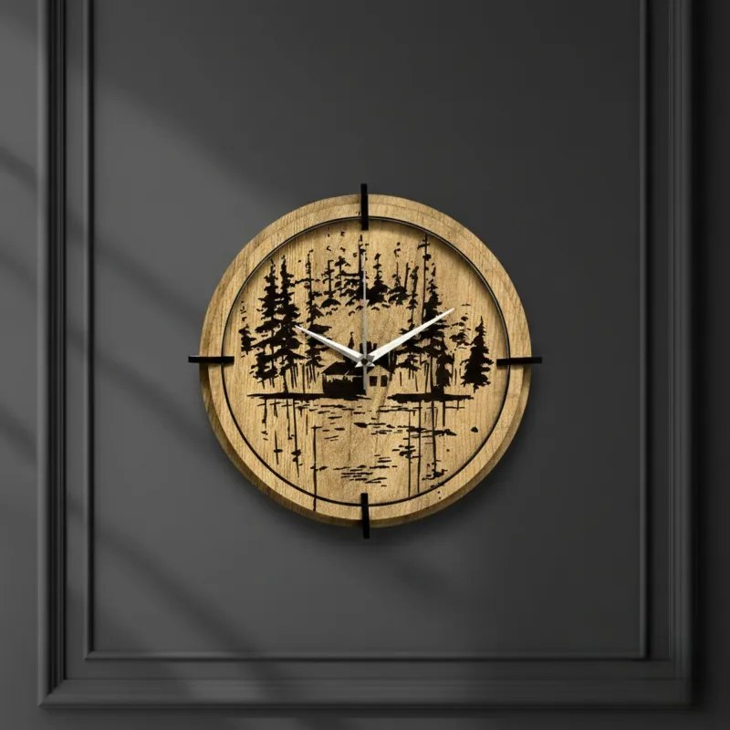 Drevené nástenné hodiny Lesná chatka pri jazere | SENTOP HDF0585-GOLD-OAK