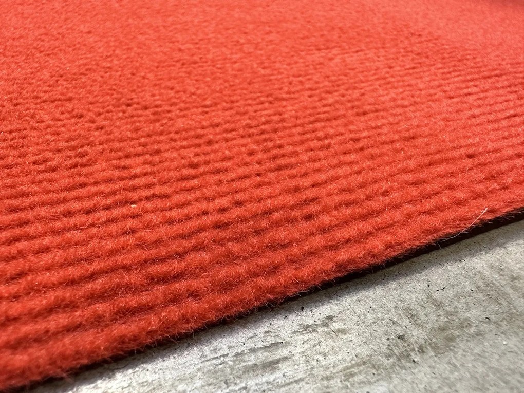 SUPER CENA: Červený festivalový metrážny koberec Budget, na mieru, šíře 4m, červená, resine, chodba / predsieň, Betap