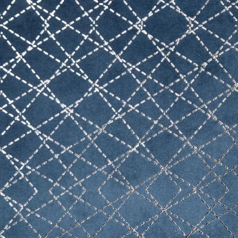Krásny modrý zamatový záves so strieborným geometrickým vzorom 140 x 250 cm