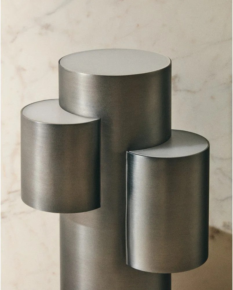 Čierna kovová LED stolová lampa so stmievačom (výška 26,5 cm) Adrina – Kave Home