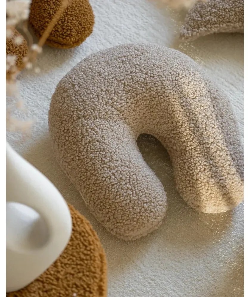 Svetlohnedý detský pohovkový vankúš z textílie buklé U – Wigiwama