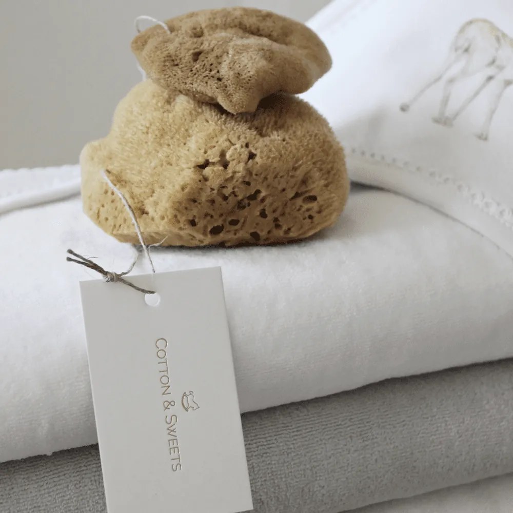 Novorodenecká osuška s kapucňou svetlo šedá 80x80cm