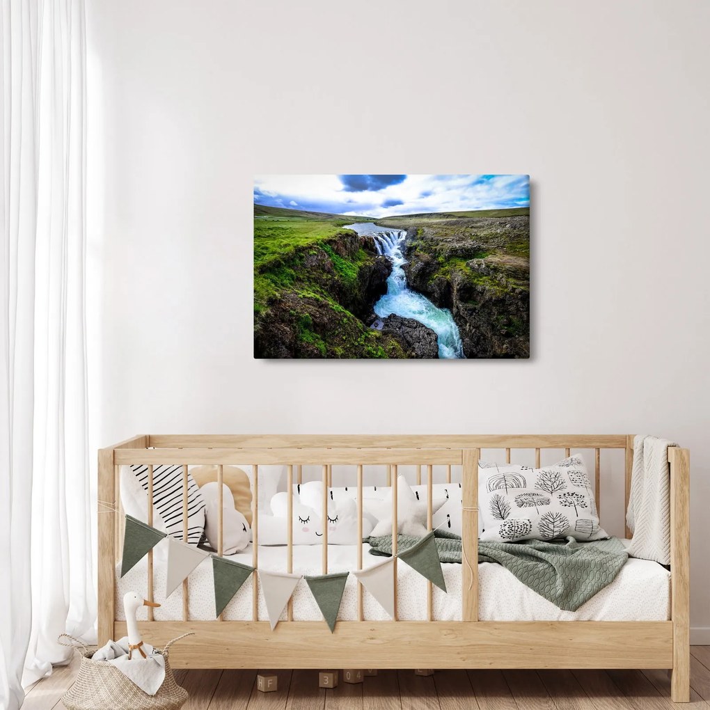 Obraz vodopádu medzi skalami (90x60 cm)