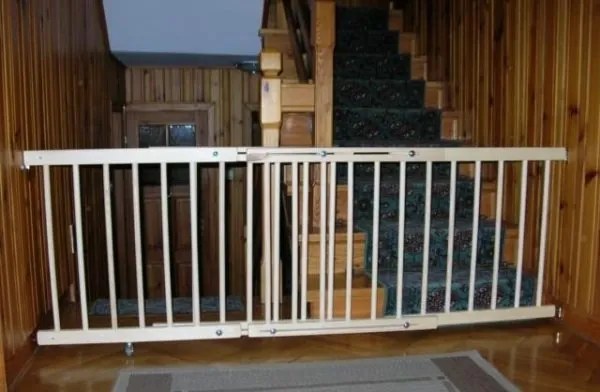 Zábrana na dvere, schody Výška zábrany: 82 cm, Šírka zábrany: 102 - 160 cm