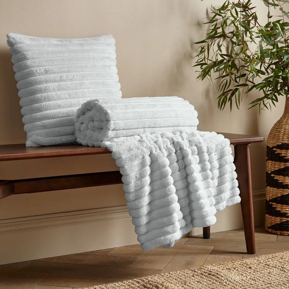 Biela deka z mikroplyšu 130x170 cm Cosy Ribbed – Catherine Lansfield