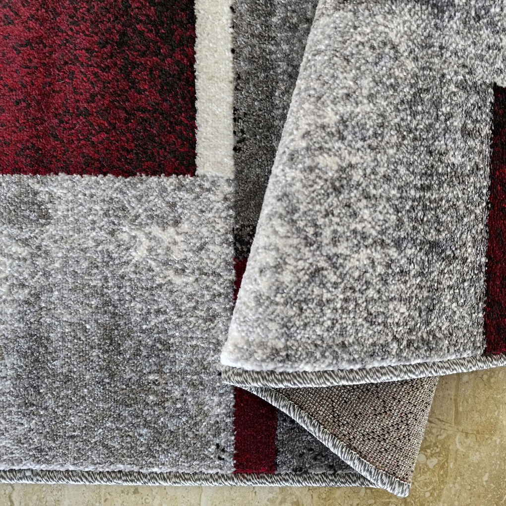 DY Sivo-červený koberec s geometrickým vzorom Otto 09 Rozmer: 200x290 cm