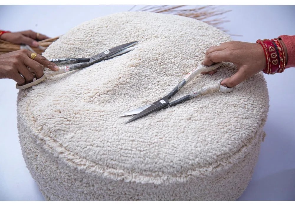 Krémový taburet Chill Natural – Lorena Canals