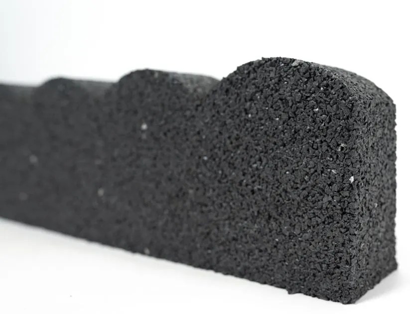 Záhradná obruba Scalloped sivá 120 cm, gumová (vrátane klincov) MHEU5000030