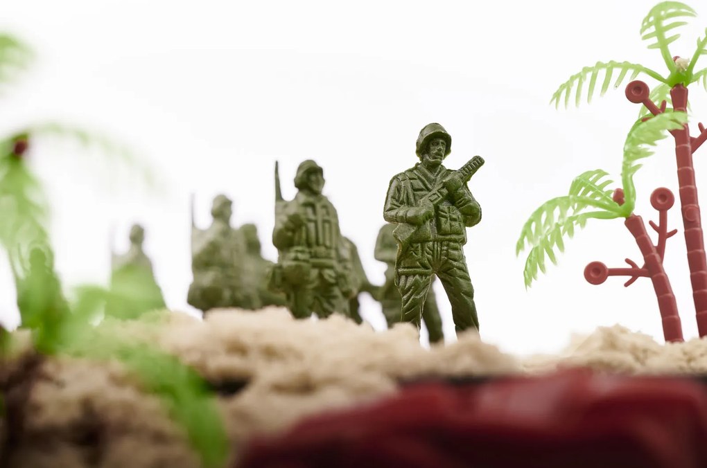 KIK 307-dielna sada vojenských figúrok a vozidiel pre deti – tanky, rakety