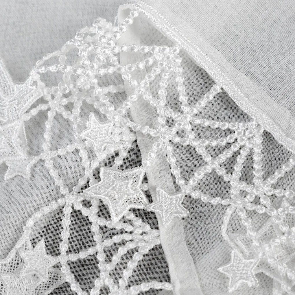 KRÁTKA VIANOČNÁ ZÁCLONA NA PÁSKE XMAS 90X150 CM HVIEZDY