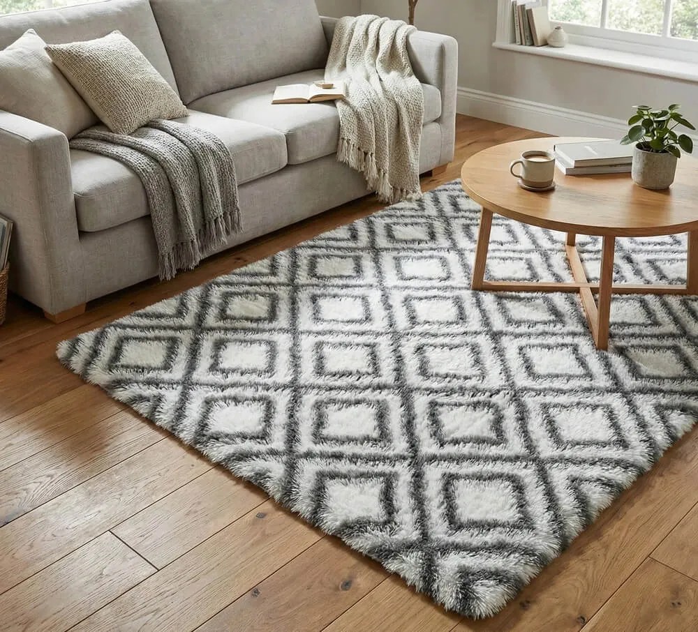 TZ Biely vzorovaný koberec shaggy Decor Cube Rozmer: 160x220 cm