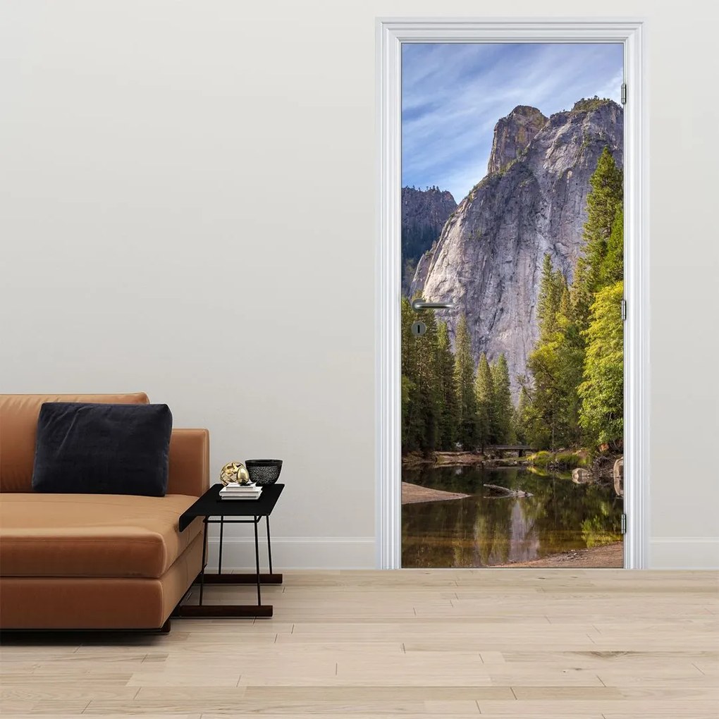 Fototapeta na dvere - Pod Yosemite skalou (95x205cm)